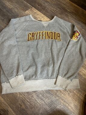 Gryffindor Embroidered Gray Crewneck Sweatshirt XL
